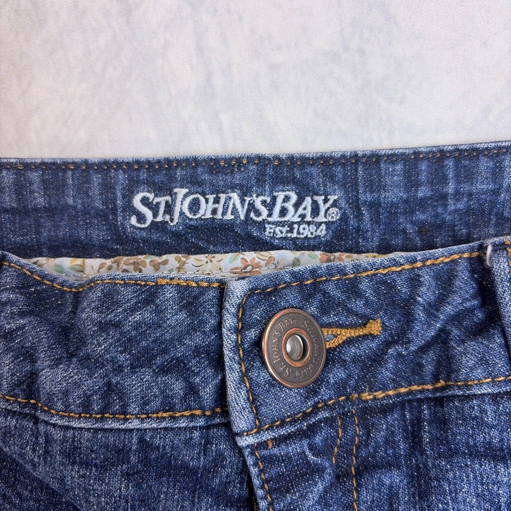 St Johns Bay Womens Denim Shorts Size 10 Dark Wash Stretch Mid Rise Casual Blue - Picture 3 of 9